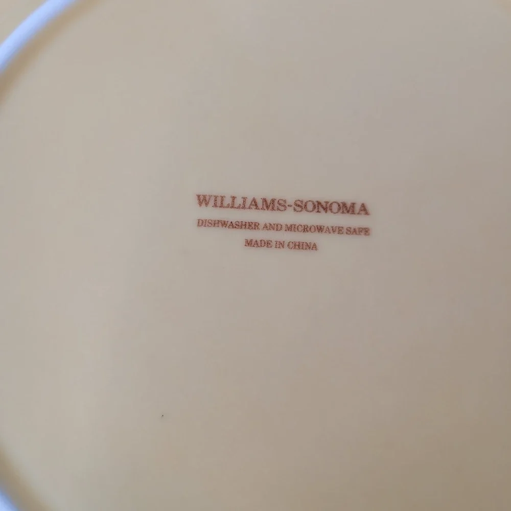 Williams Sonoma Honeybee Salad Plates Set of 4 w/ Hat Box RARE Bee Stoneware NEW